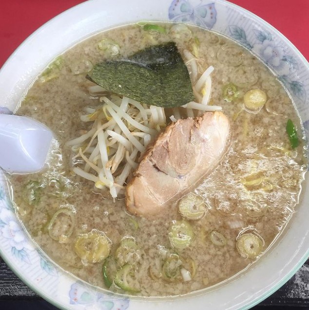 村山ホープ軒 本店 の背脂入り豚骨醤油ラーメン 芸能人行きつけの店